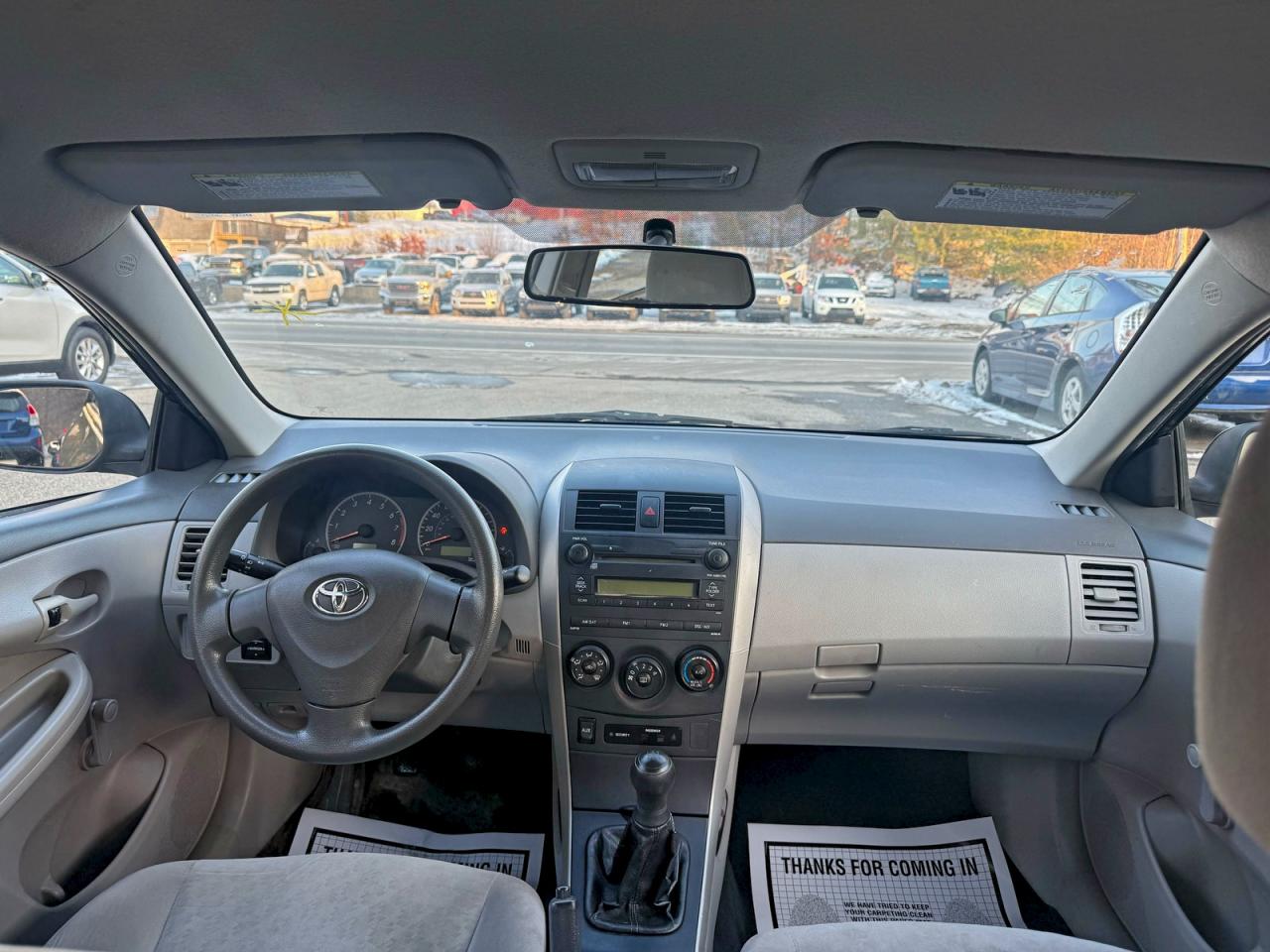 Toyota Corolla Base Image 9