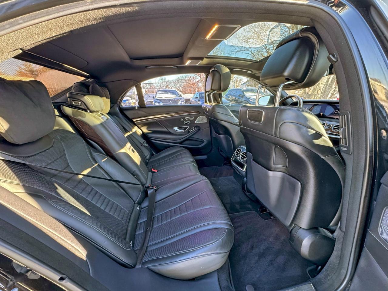 Mercedes-Benz S-Class 560 4matic Image 10