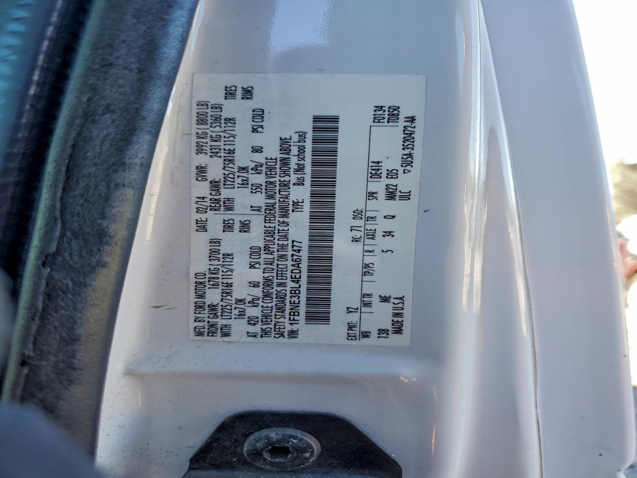 Ford Econoline E350 Super Duty Wagon Image 3