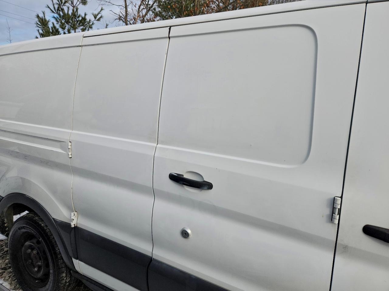 Ford Transit T-150 Image 7