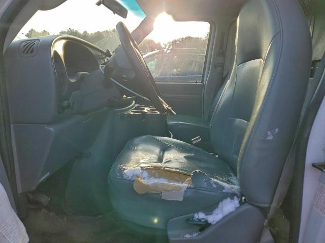 Ford Econoline E250 Van Image 3