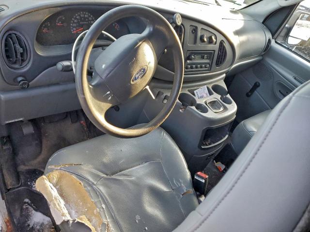 Ford Econoline E250 Van Image 8