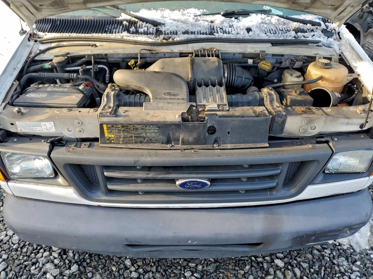 Ford Econoline E250 Van Image 11