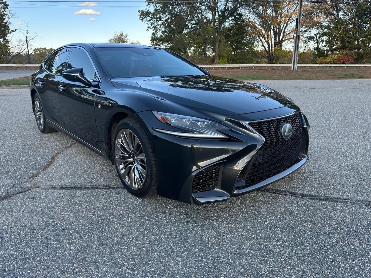 Lexus LS 500 Base Image 14