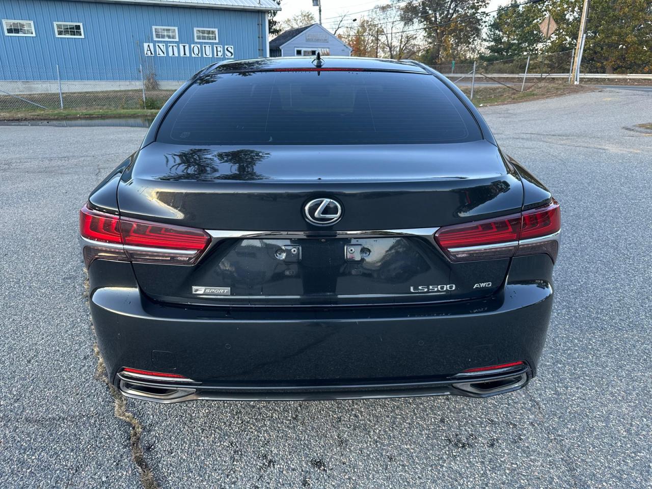 Lexus LS 500 Base Image 9