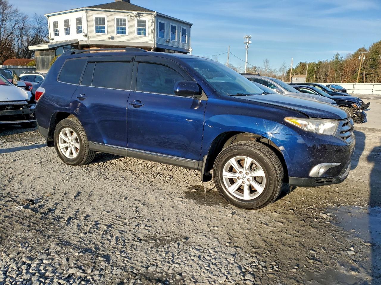 Toyota Highlander Base Image 2
