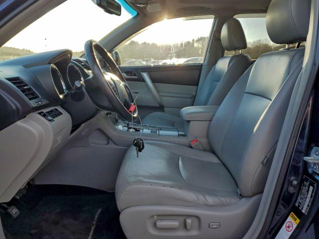 Toyota Highlander Base Image 12