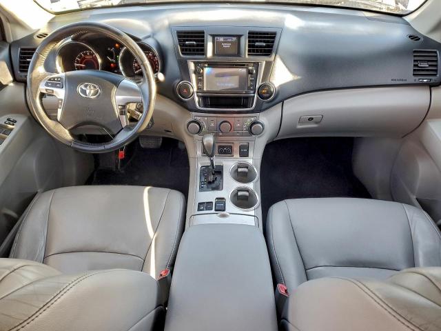 Toyota Highlander Base Image 3