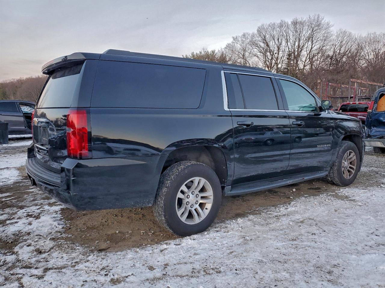 Chevrolet Suburban K1500 Ls Image 4