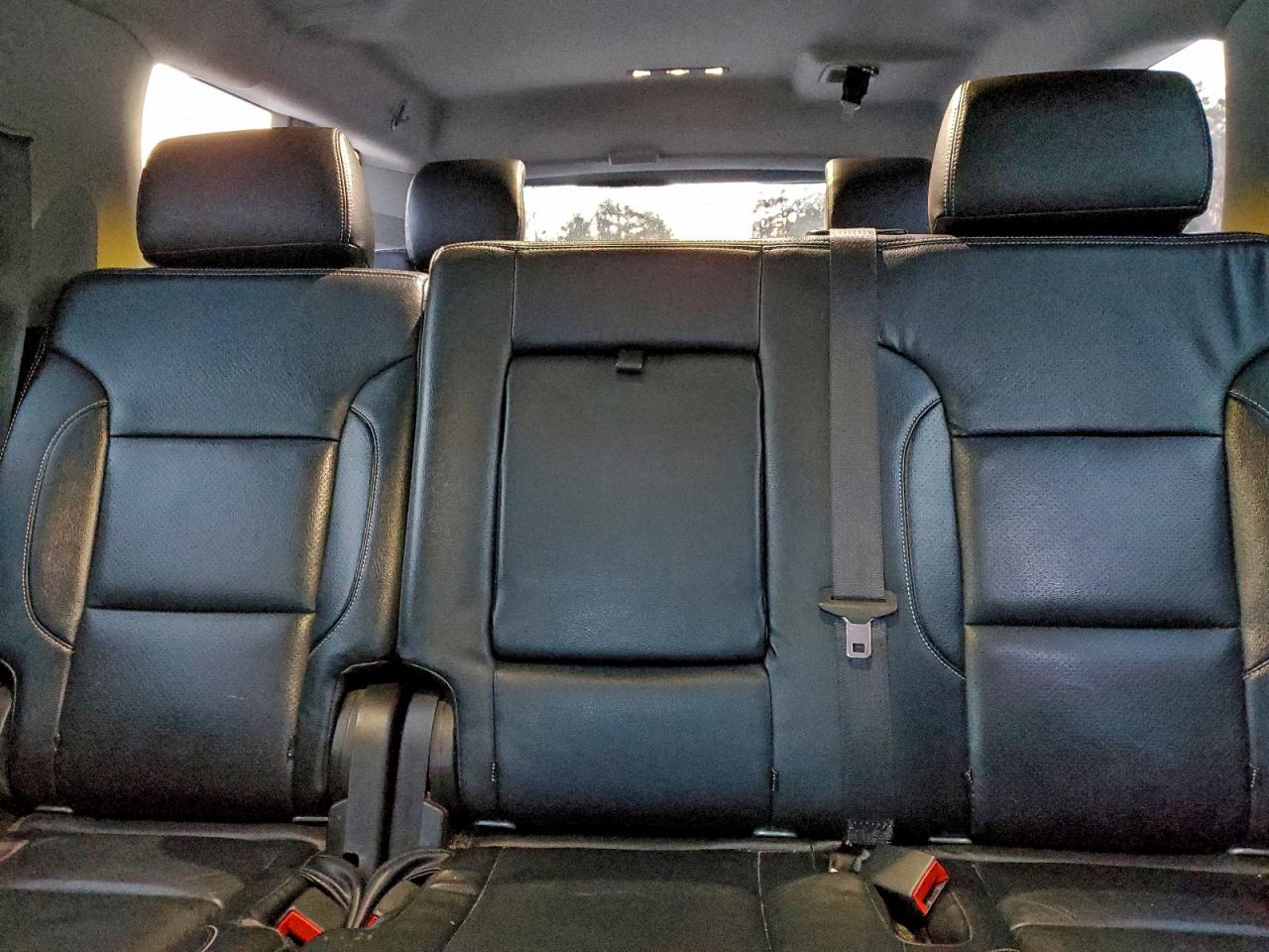 Chevrolet Suburban K1500 Ls Image 11