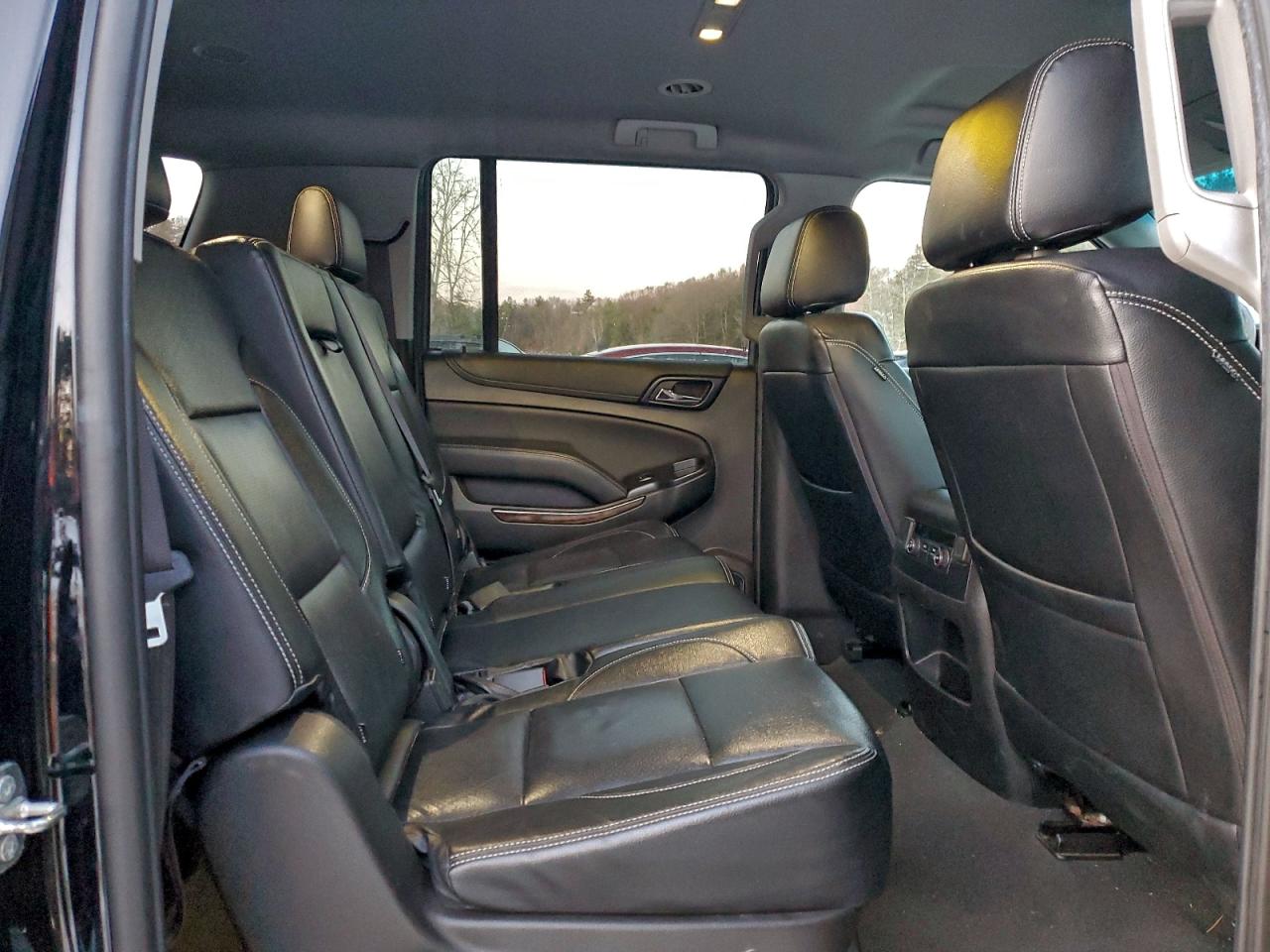 Chevrolet Suburban K1500 Ls Image 12