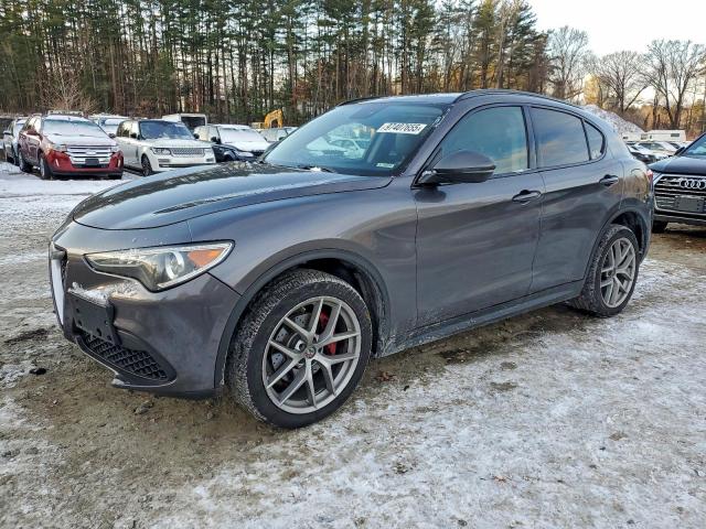  Salvage Alfa Romeo Stelvio