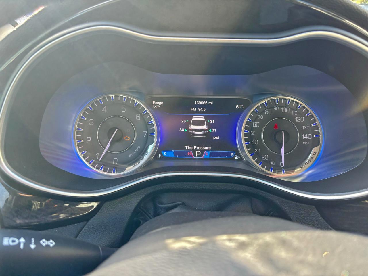 Chrysler 200 C Image 7