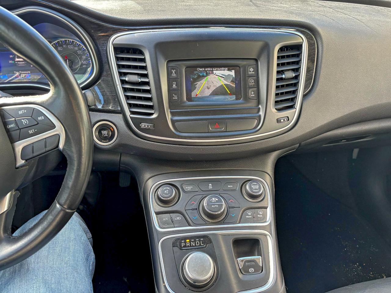 Chrysler 200 C Image 6