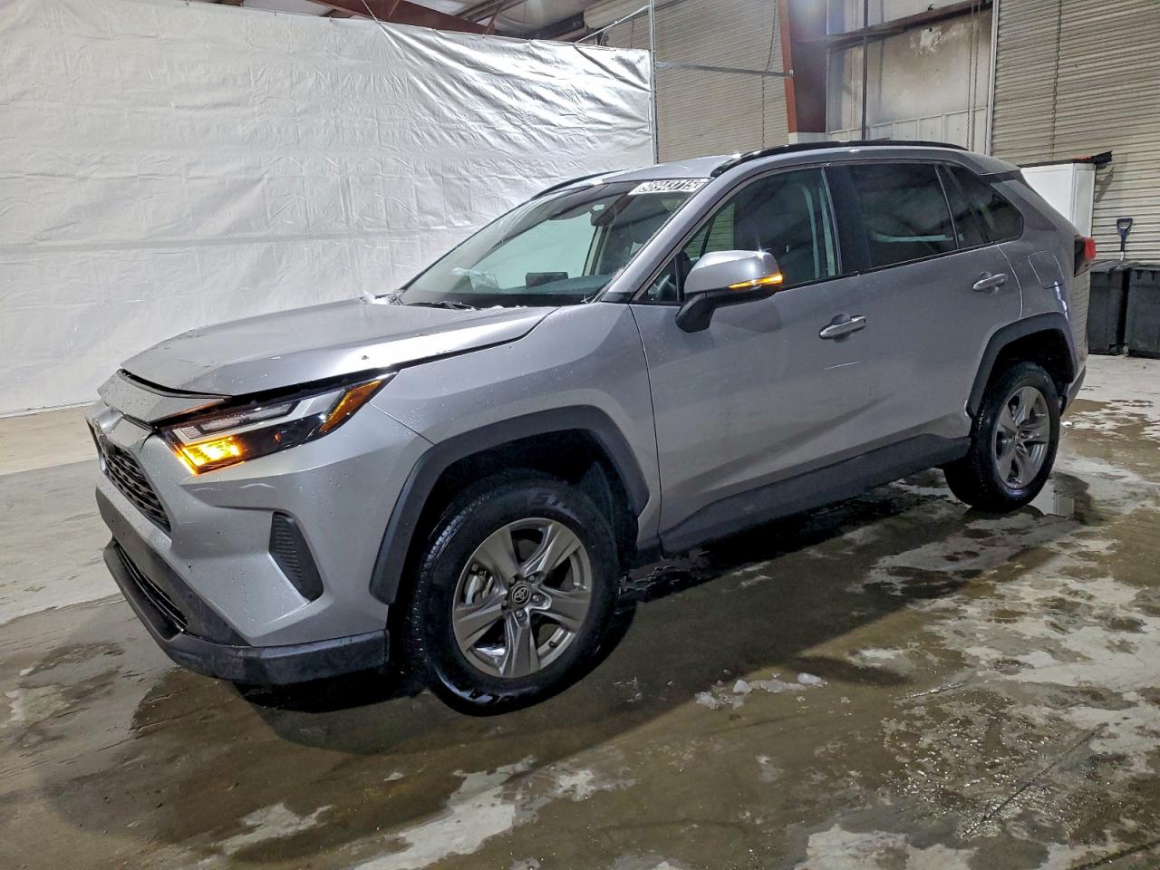 Toyota RAV4 Xle Image 1