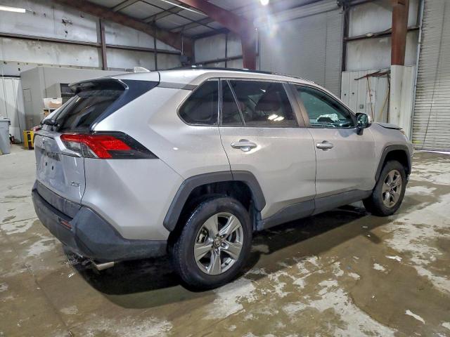 Toyota RAV4 Xle Image 2