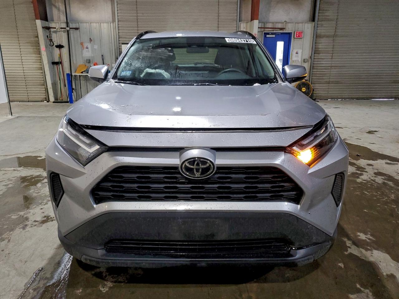 Toyota RAV4 Xle Image 3