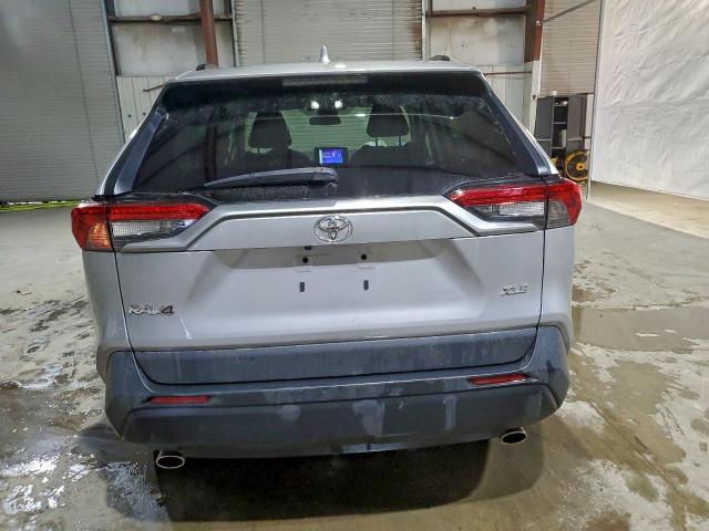 Toyota RAV4 Xle Image 8