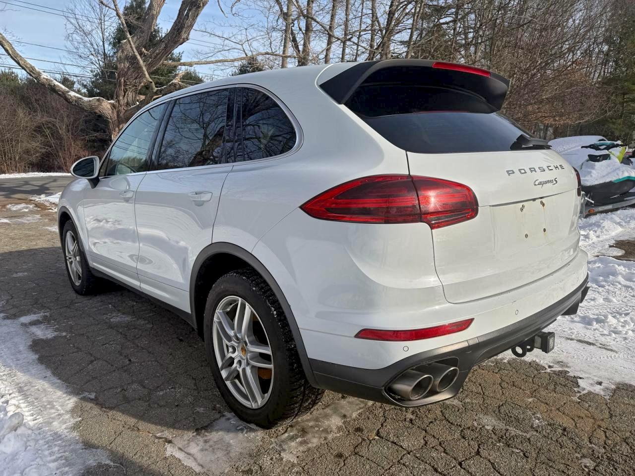 Porsche Cayenne S Image 2