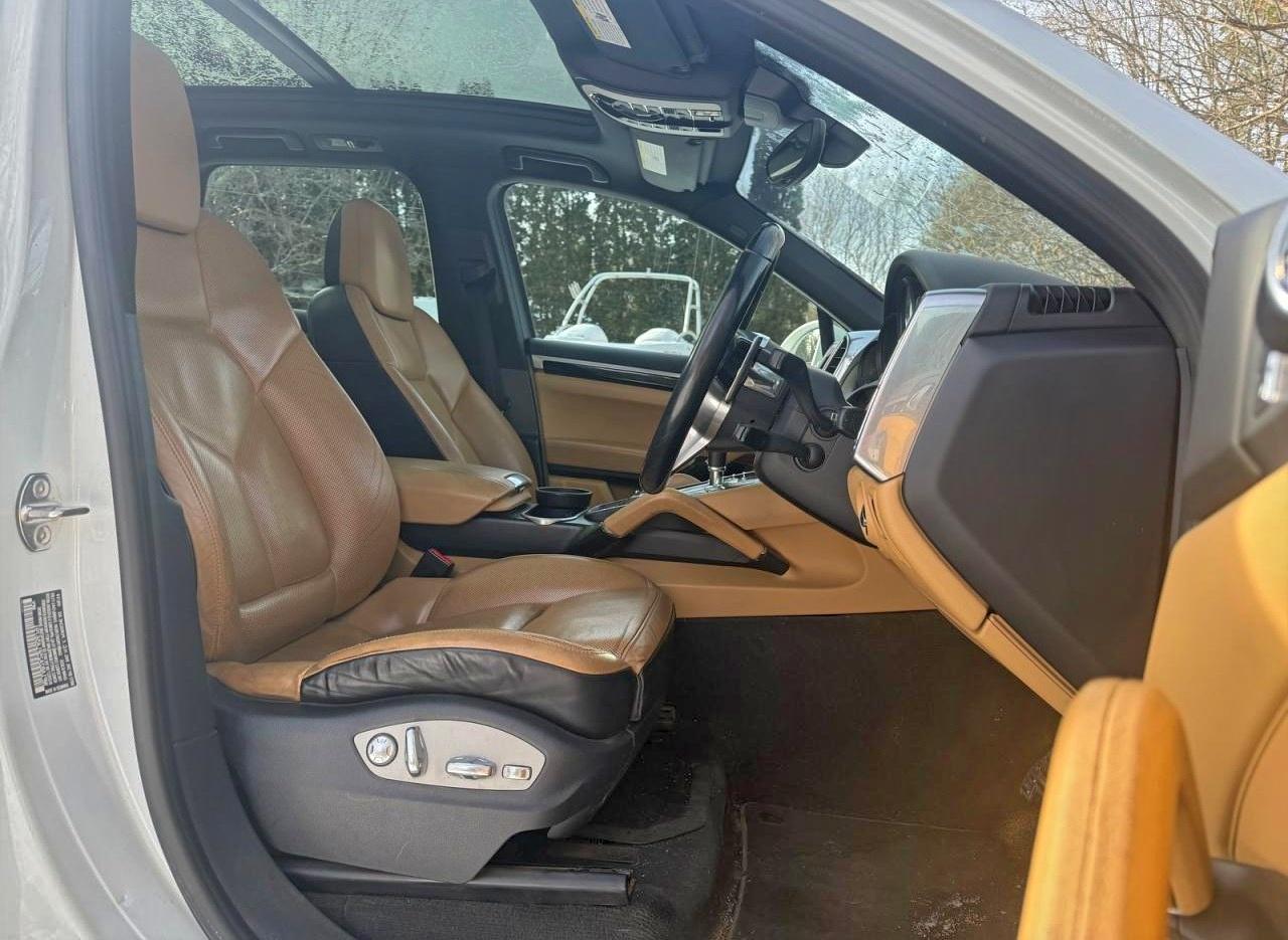 Porsche Cayenne S Image 9