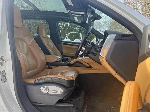 Porsche Cayenne S Image 9