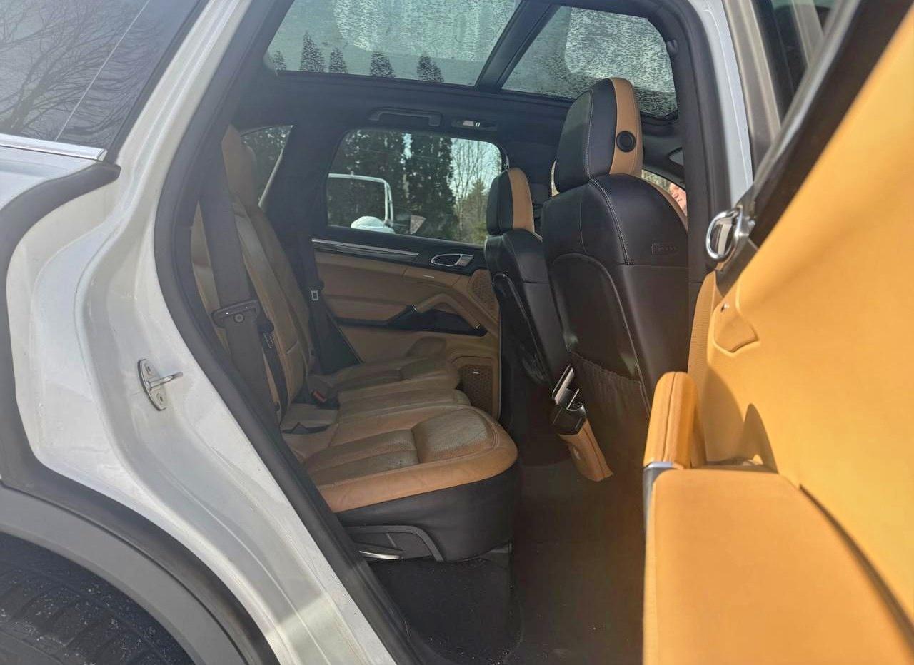 Porsche Cayenne S Image 13