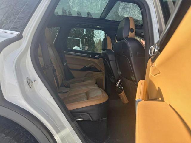 Porsche Cayenne S Image 13
