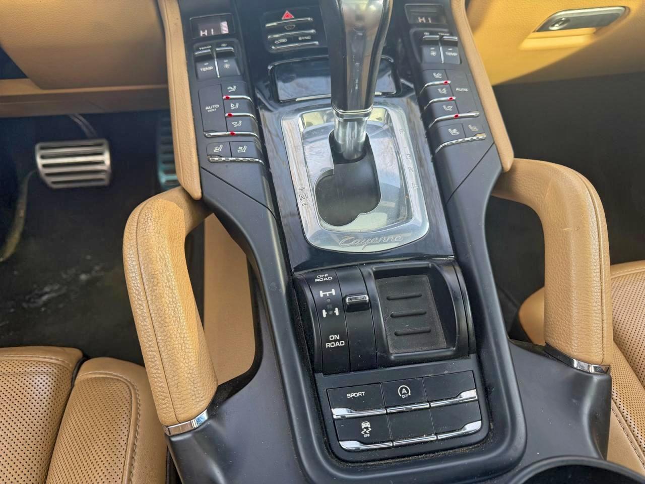 Porsche Cayenne S Image 12