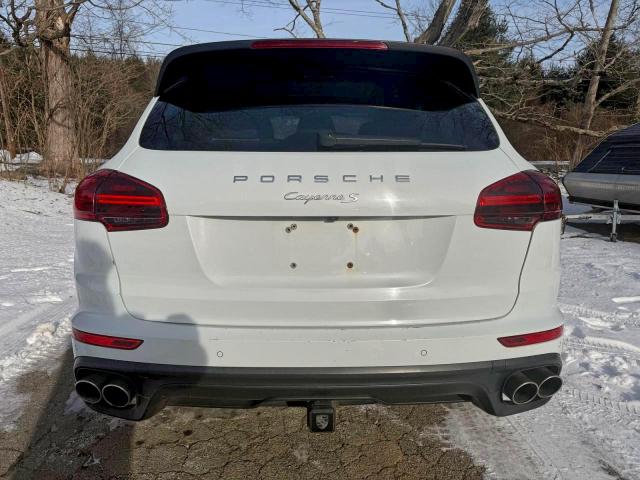 Porsche Cayenne S Image 8