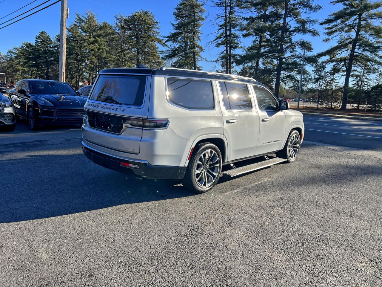 Jeep Grand Wagoneer Series Iii Image 8