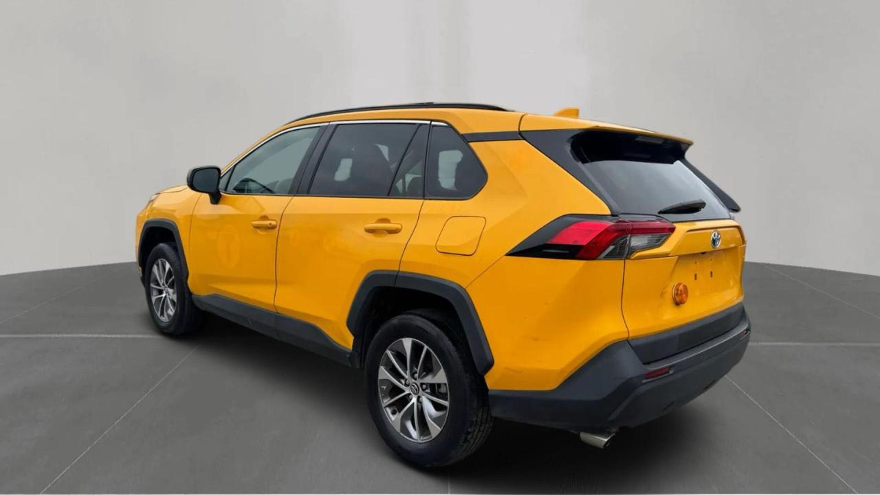 Toyota RAV4 Le Image 9