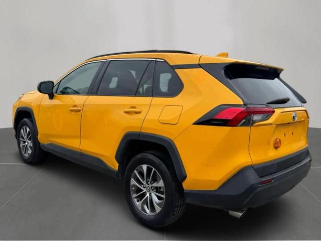 Toyota RAV4 Le Image 9