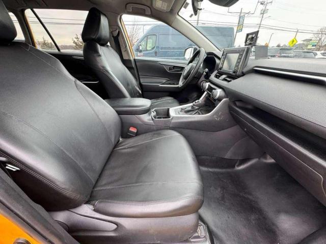 Toyota RAV4 Le Image 4