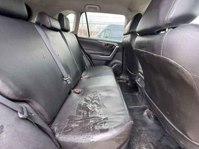 Toyota RAV4 Le Image 2