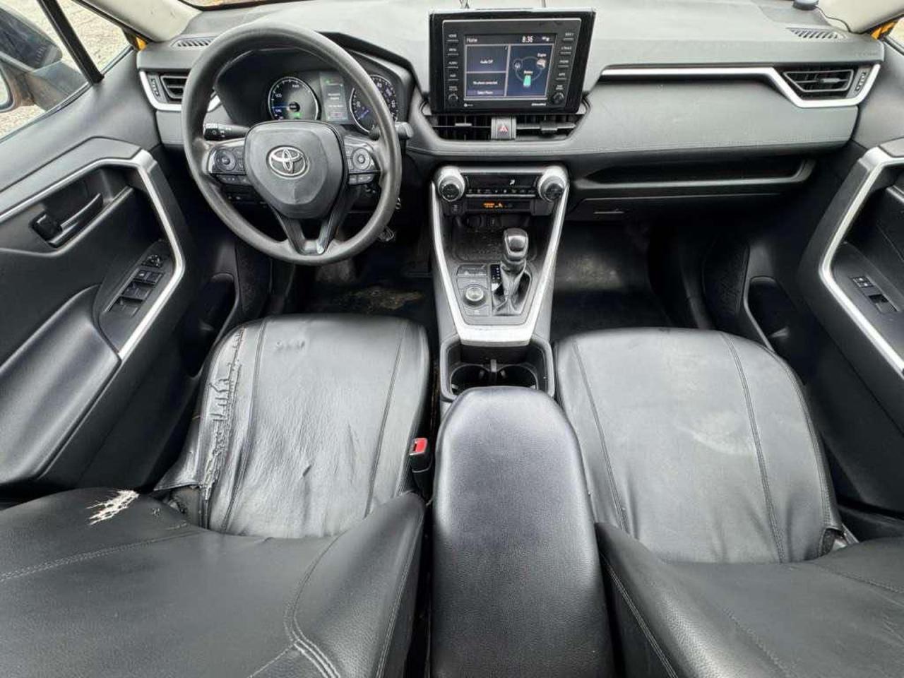 Toyota RAV4 Le Image 10