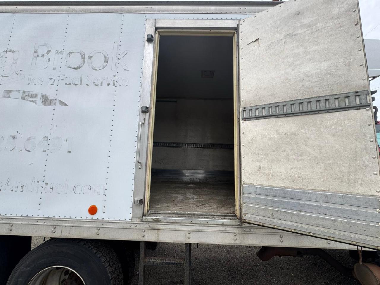 Ford F-650 Super Duty Image 8