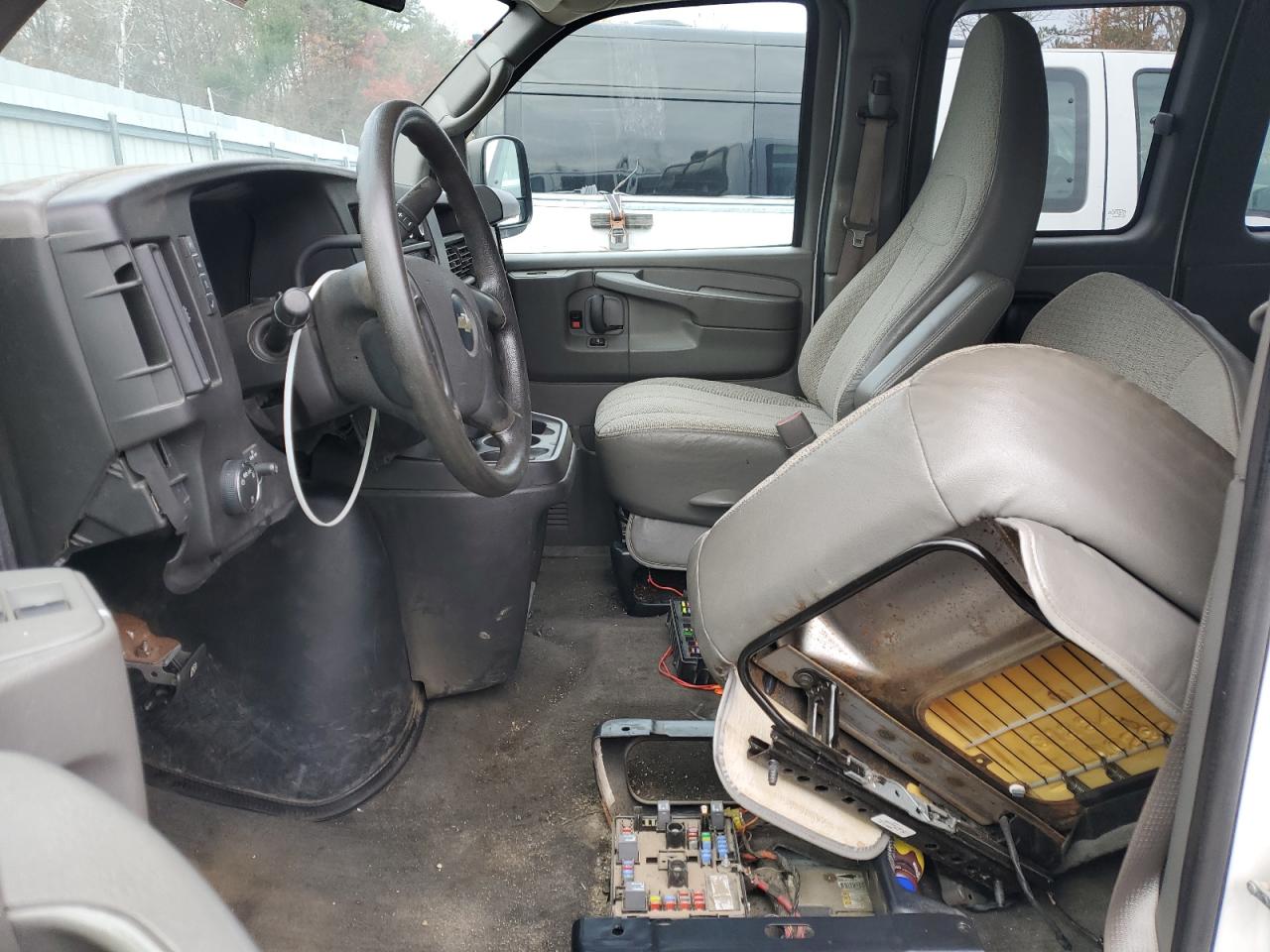 Chevrolet Express Lt Image 2