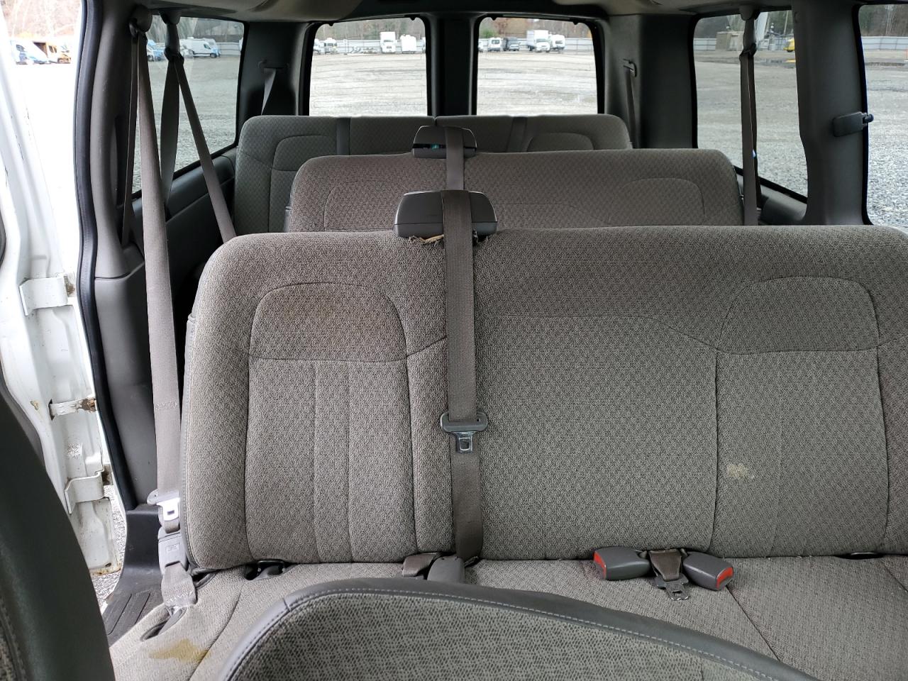 Chevrolet Express Lt Image 13