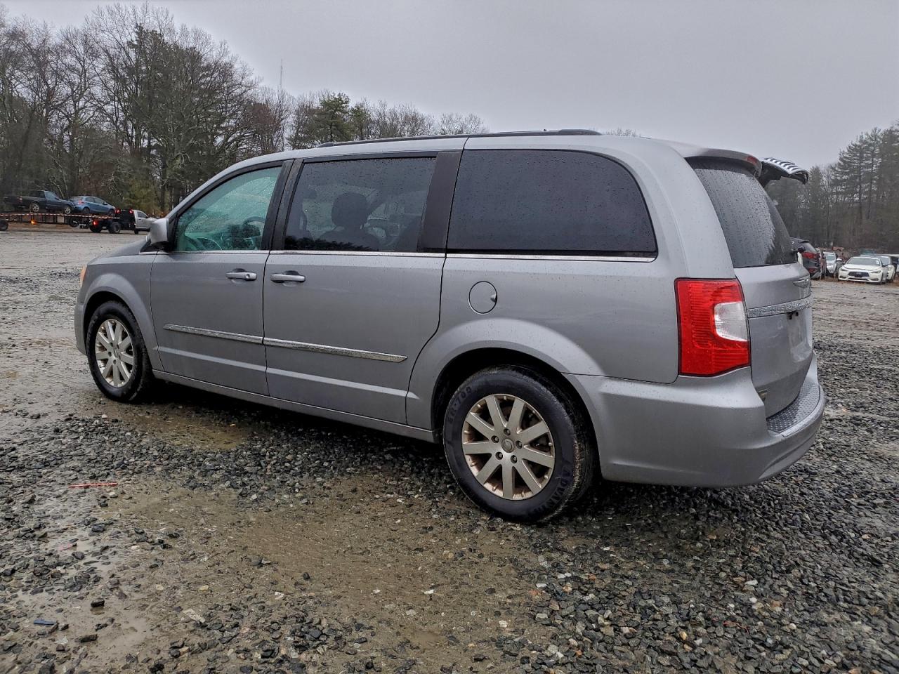 Chrysler Minivan Touring Image 4