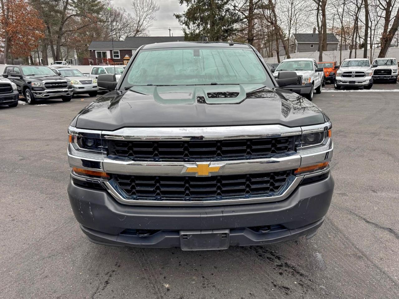 Chevrolet Silverado K1500 Image 2