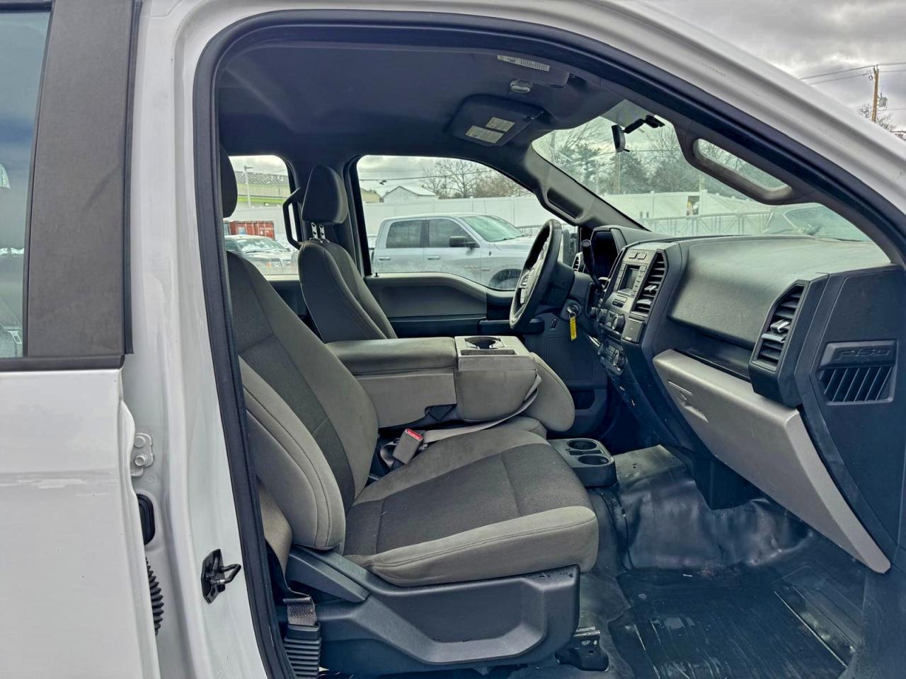 Ford F-150 Supercrew Image 6