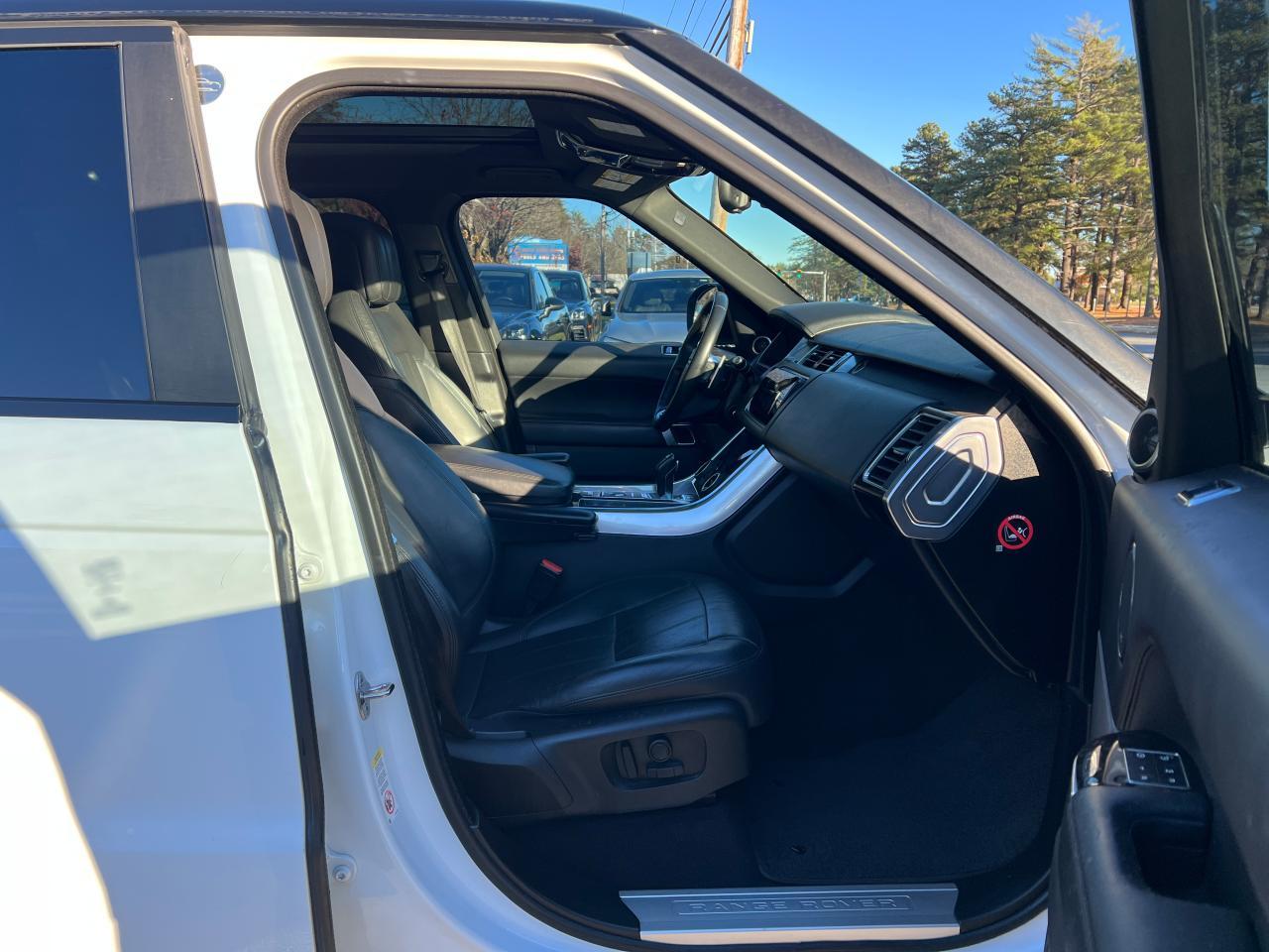 Land Rover Range Rover Supercharged Dynamic Image 4