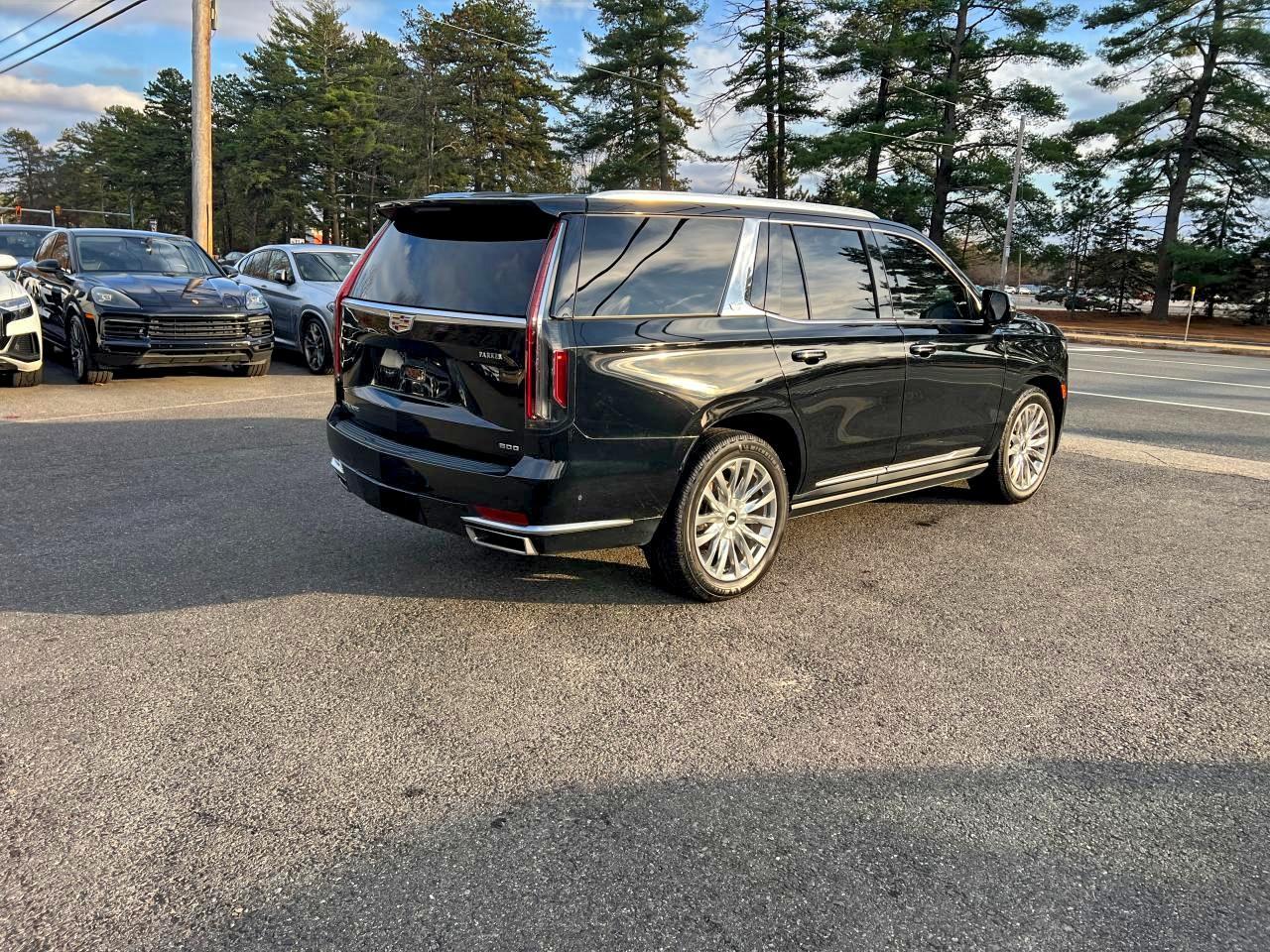 Cadillac Escalade Premium Luxury Image 4