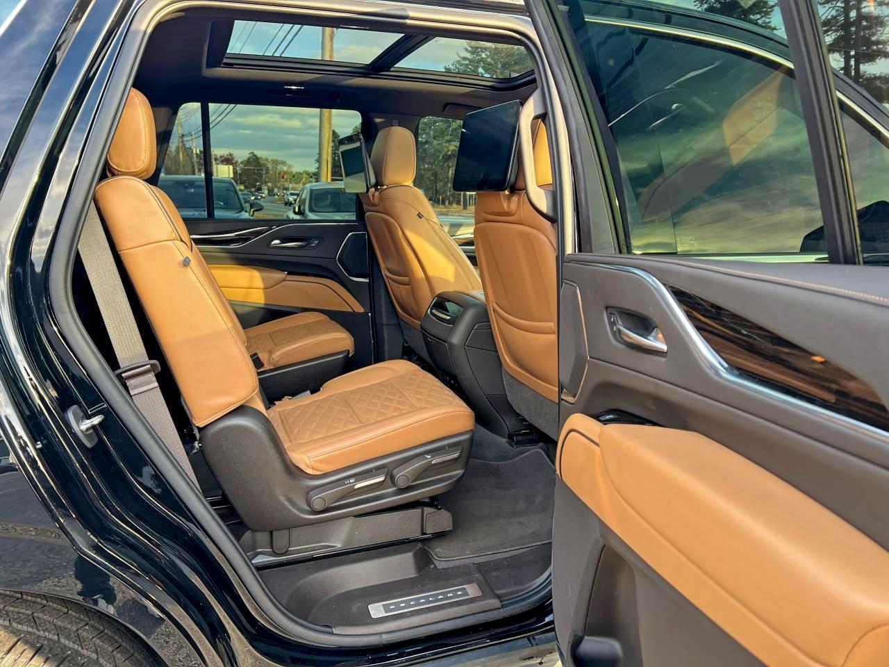 Cadillac Escalade Premium Luxury Image 2