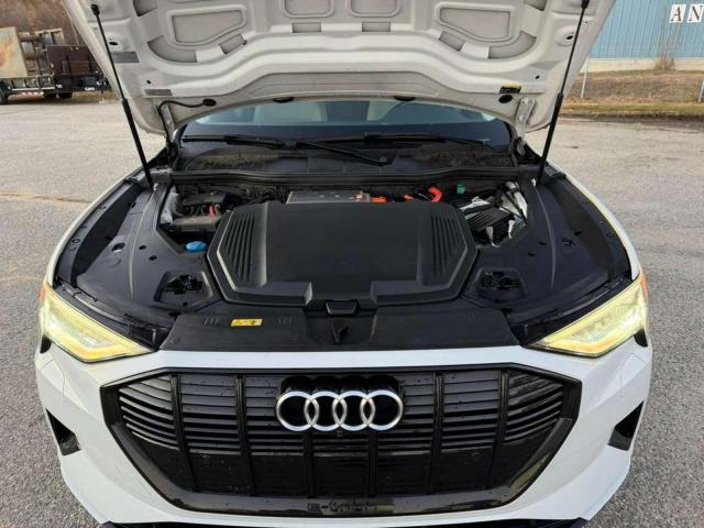 Audi e-tron Premium Image 2