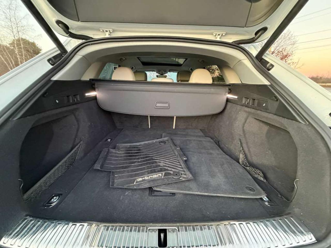 Audi e-tron Premium Image 10