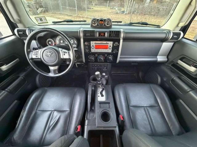 Toyota FJ Cruiser Image 8