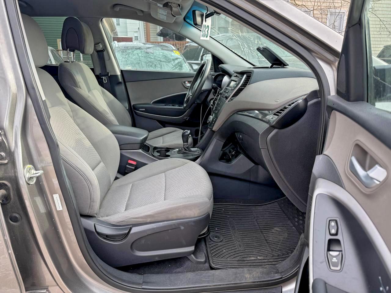 Hyundai SANTA FE Image 6