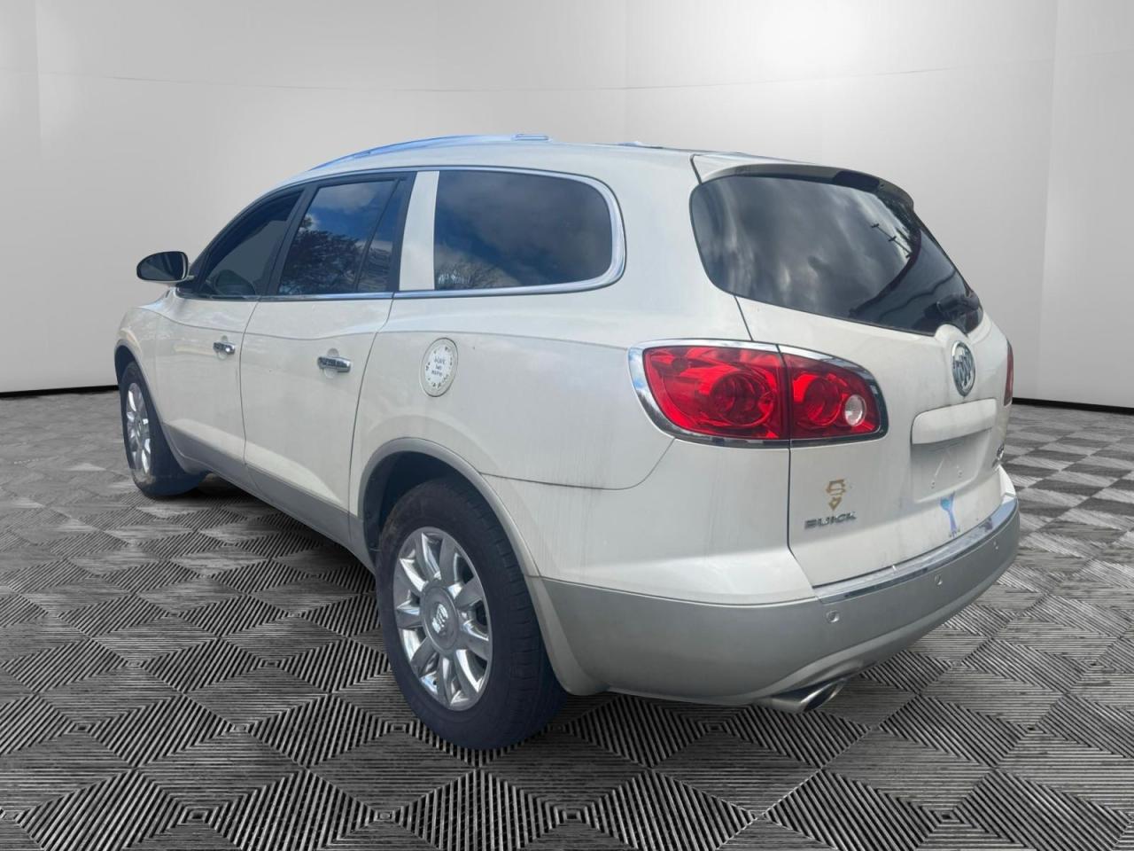 Buick Enclave Image 2