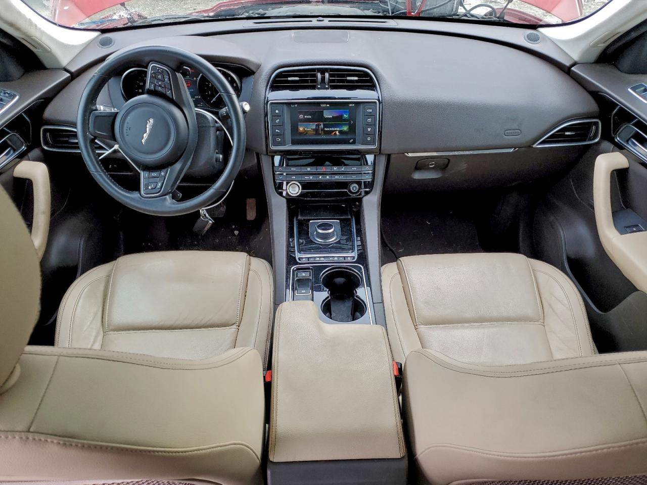 Jaguar F-PACE Prestige Image 8